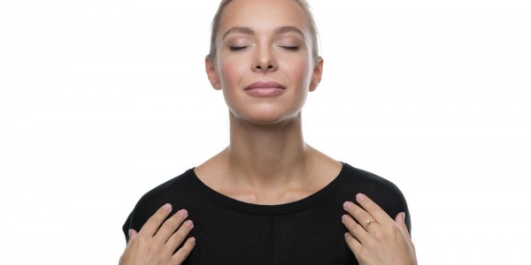 Yoga facial: ejercicios y rutina para rejuvenecer tu piel