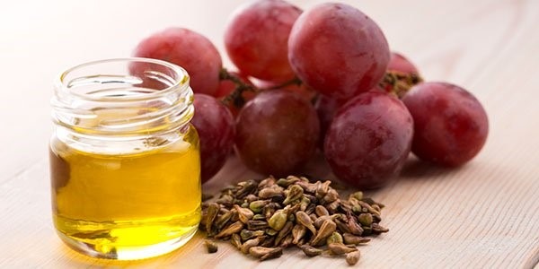Propriétés de l'huile de pépins de raisin pour le rajeunissement du visage