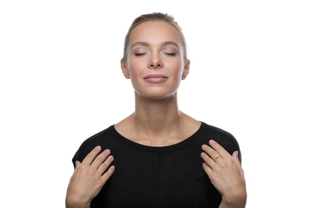 Yoga facial: ejercicios y rutina para rejuvenecer tu piel